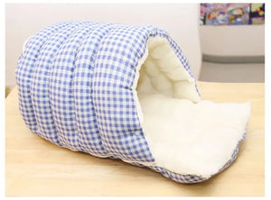 Foldable semi-enclosed winter bed for dogs and cats