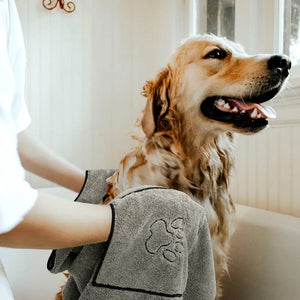 Super absorbent microfibre bath towel for dogs and cats