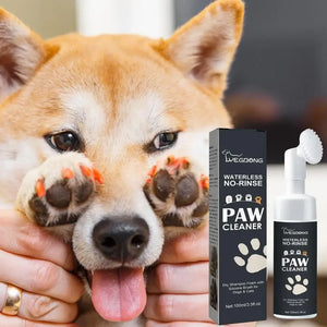 Rinse-free paw cleaning foam with silicone brush for dogs and cats