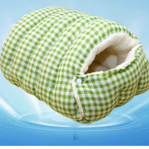 Foldable semi-enclosed winter bed for dogs and cats