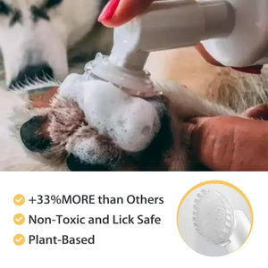 Rinse-free paw cleaning foam with silicone brush for dogs and cats