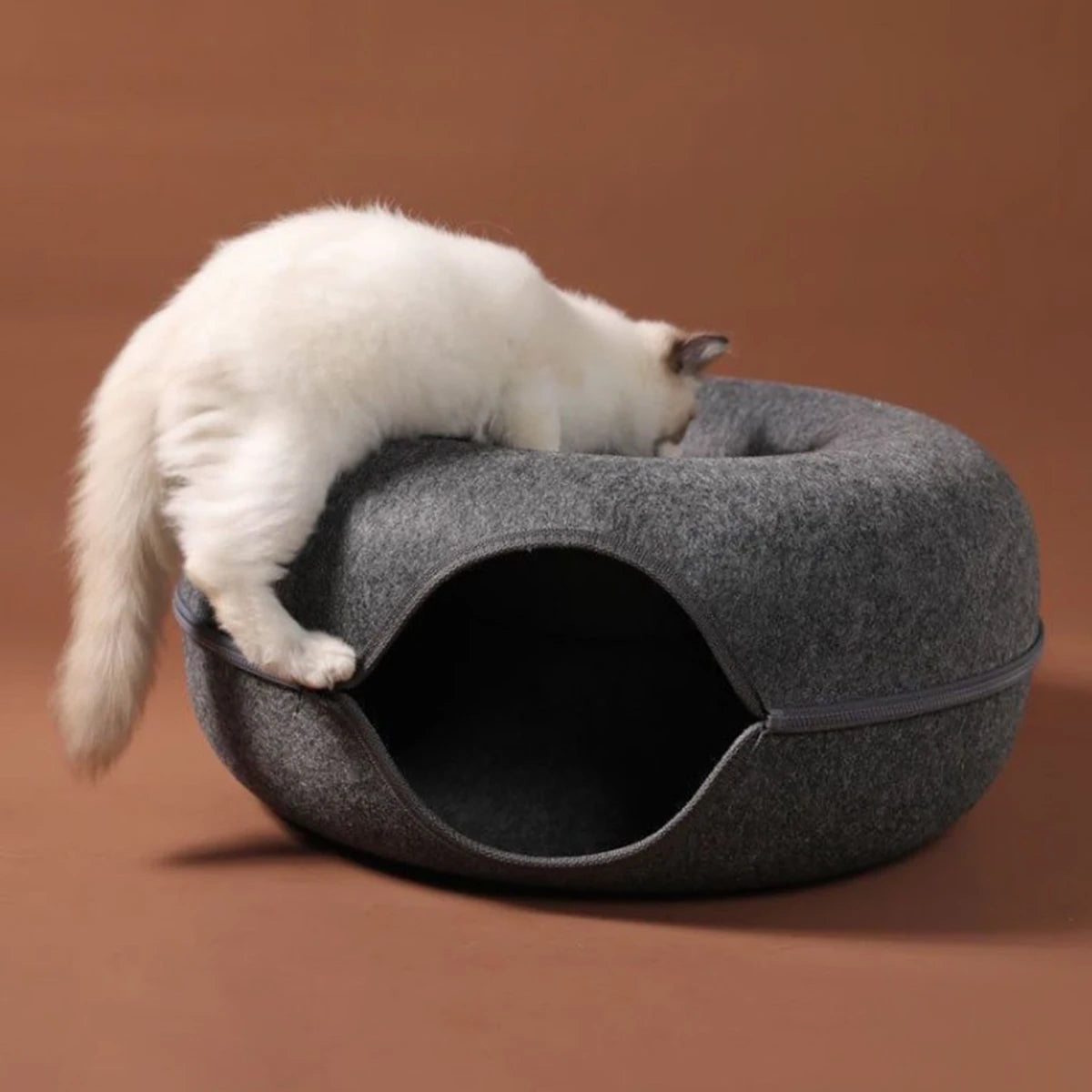 Round felt tunnel nest and scratcher for cats